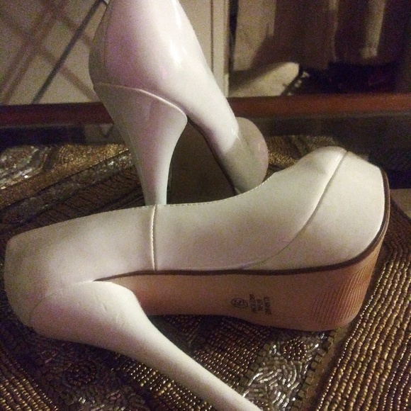 White platforms - Picture 4 of 4